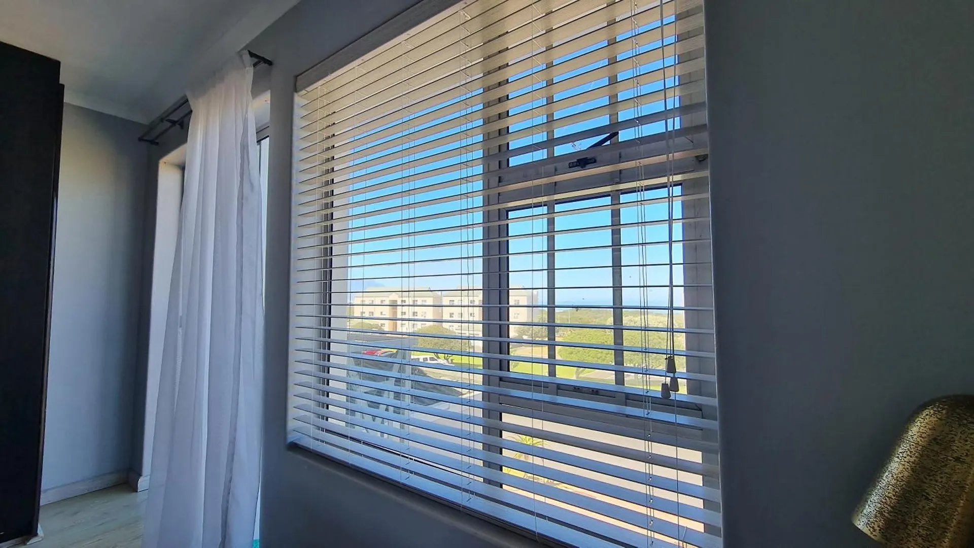 3 Bedroom Beach House With Ocean Views Across The Road From The Beach Bloubergstrand Сasa de vacaciones