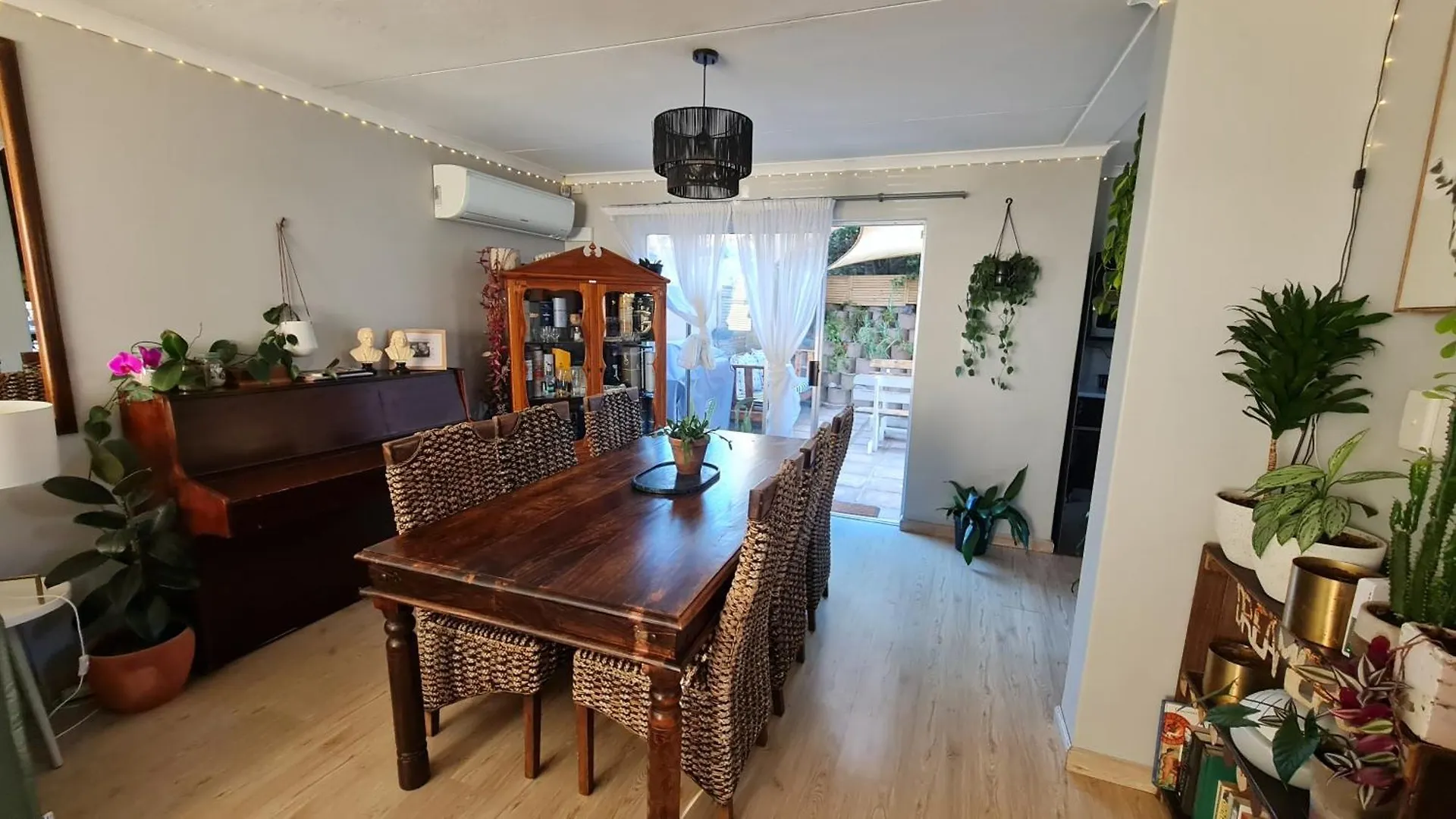 Сasa de vacaciones 3 Bedroom Beach House With Ocean Views Across The Road From The Beach Bloubergstrand