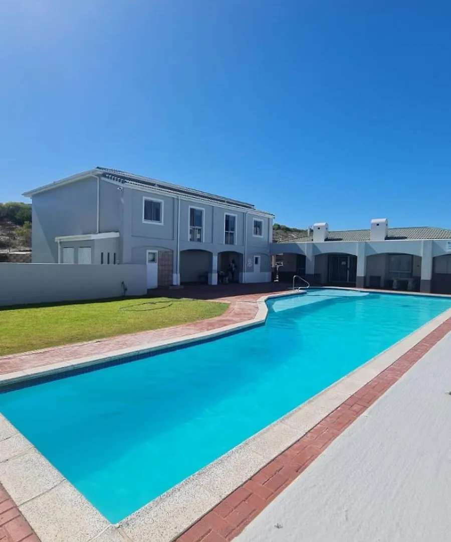 Сasa de vacaciones 3 Bedroom Beach House With Ocean Views Across The Road From The Beach Bloubergstrand Sudáfrica