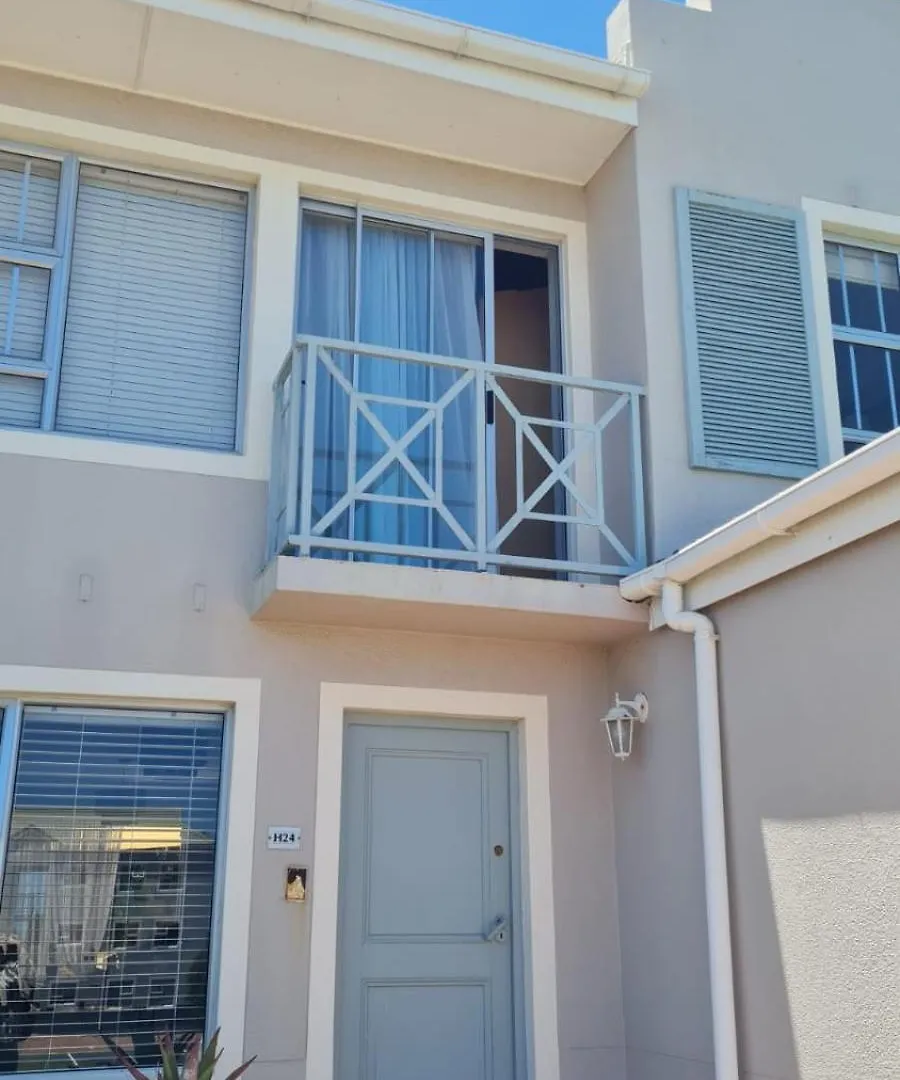 3 Bedroom Beach House With Ocean Views Across The Road From The Beach Bloubergstrand